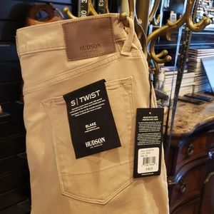 NEW HUDSON stretch twill. Slim. Straight.